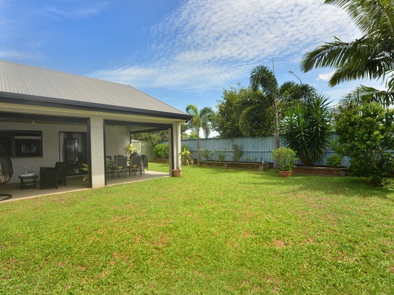 15 Springbrook Avenue, Redlynch QLD 4870