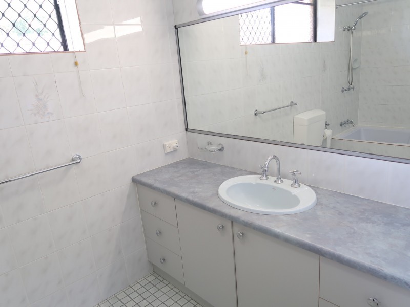 4 Finch Street, Bayview Heights QLD 4868
