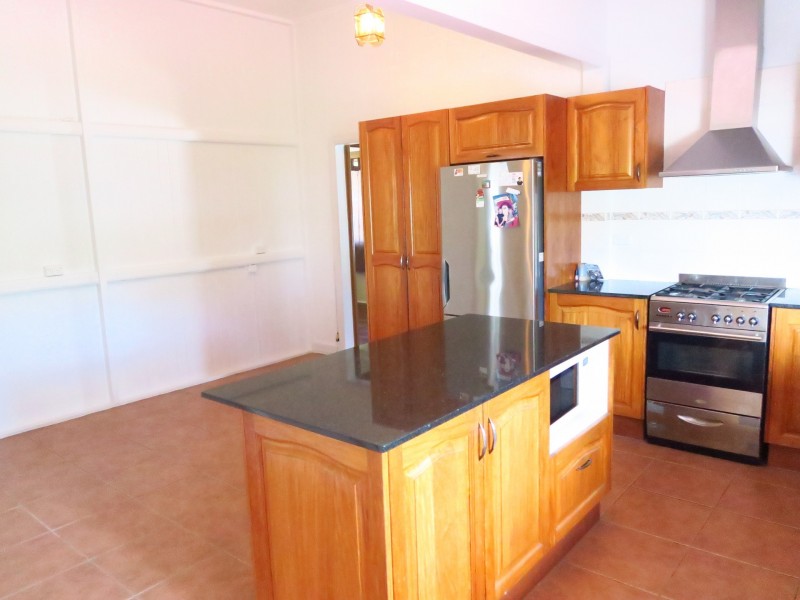 84 Reservior Road, Manunda QLD 4870