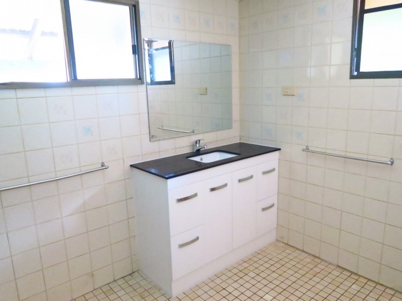 84 Reservior Road, Manunda QLD 4870