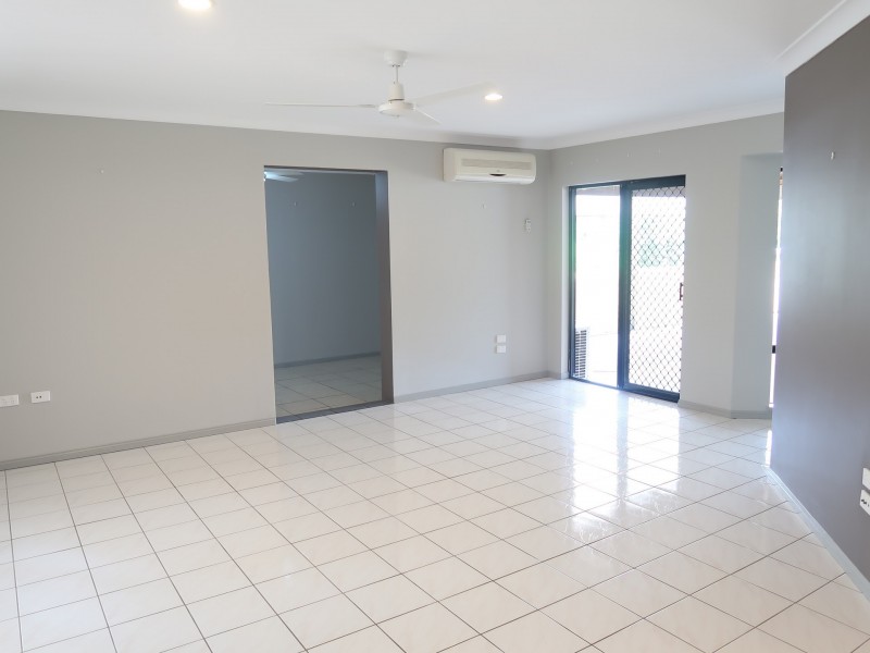 5 Salinga Close, Redlynch QLD 4870