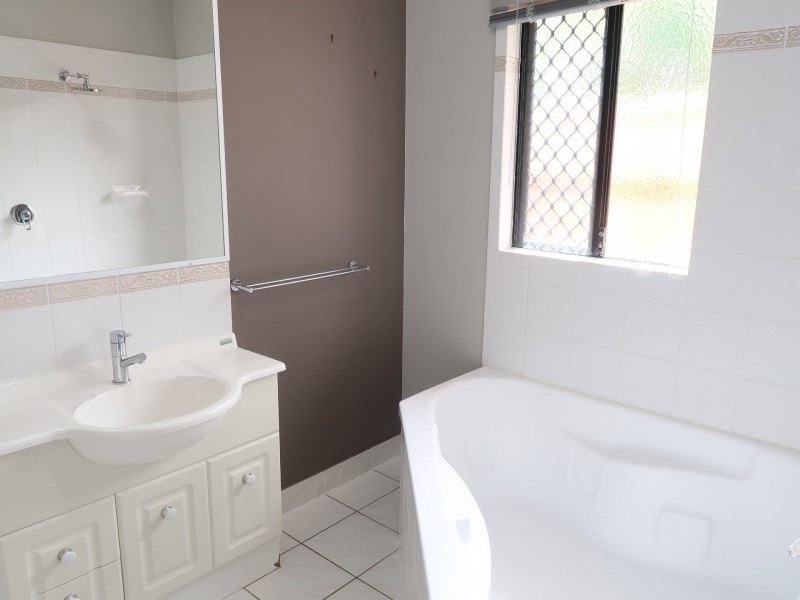 5 Salinga Close, Redlynch QLD 4870