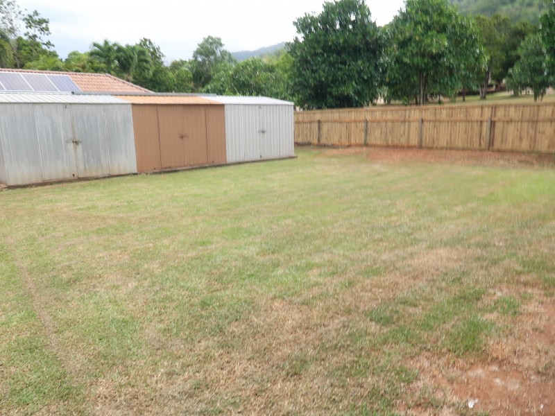 5 Salinga Close, Redlynch QLD 4870