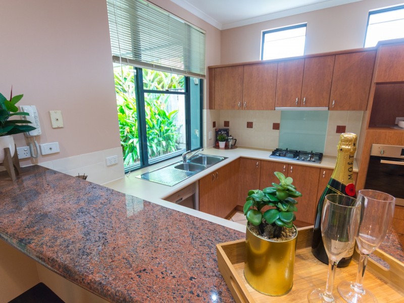 18/75-79 Cedar Road, Palm Cove QLD 4879