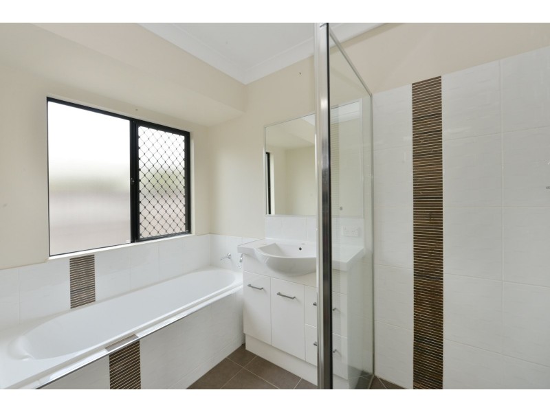 3 Kippin Close, Redlynch QLD 4870