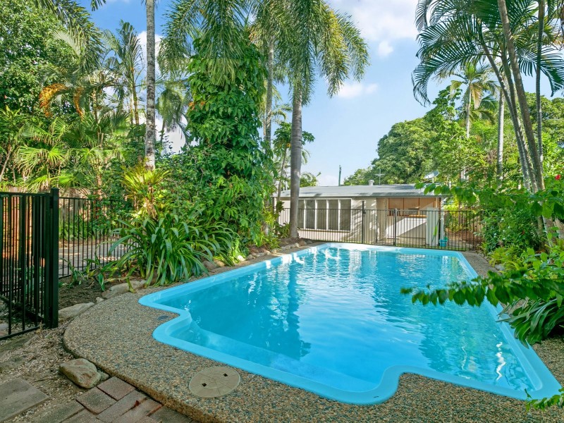 34 Saw Street, Machans Beach QLD 4878