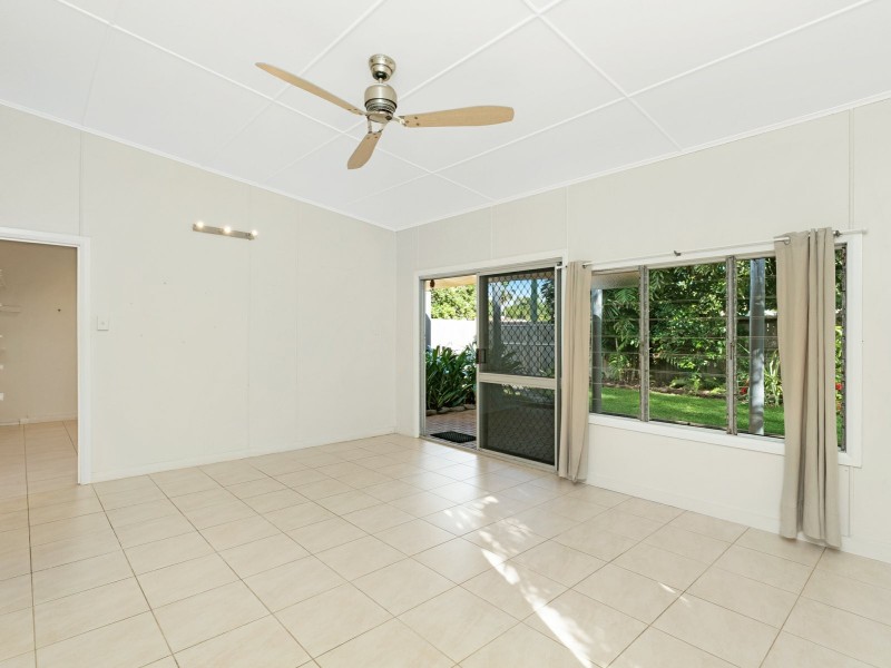 34 Saw Street, Machans Beach QLD 4878
