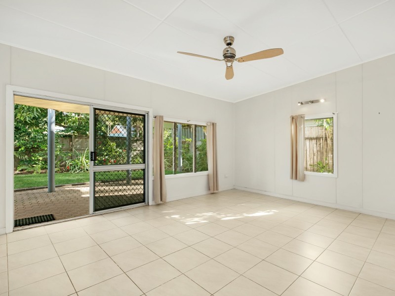 34 Saw Street, Machans Beach QLD 4878