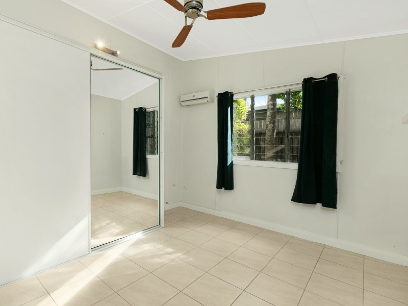 34 Saw Street, Machans Beach QLD 4878