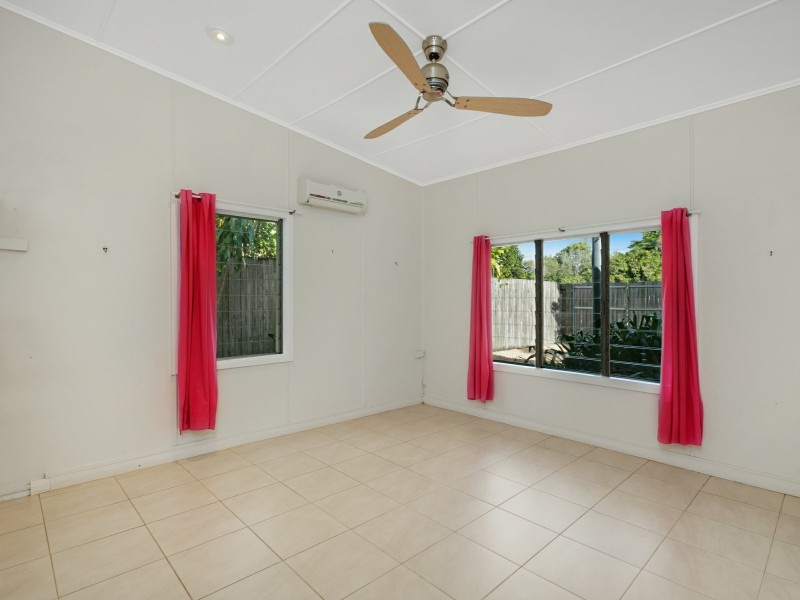 34 Saw Street, Machans Beach QLD 4878