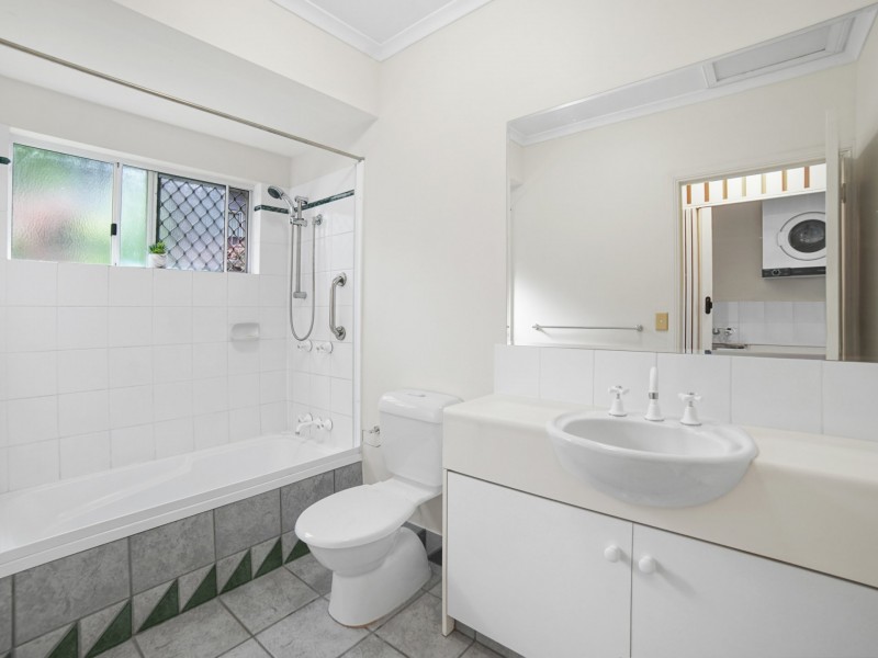 32/5-15 McGregor Street, Mooroobool QLD 4870
