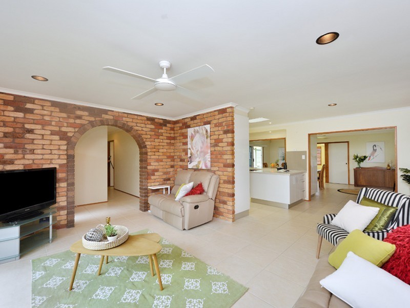 4 Hessels Close, Brinsmead QLD 4870