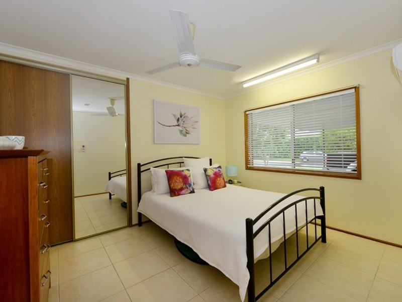 4 Hessels Close, Brinsmead QLD 4870