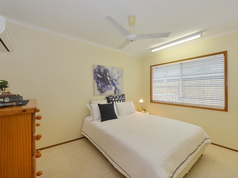 4 Hessels Close, Brinsmead QLD 4870