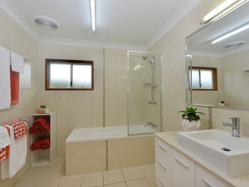 4 Hessels Close, Brinsmead QLD 4870