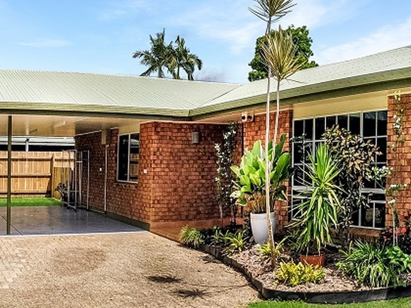 4 Hessels Close, Brinsmead QLD 4870