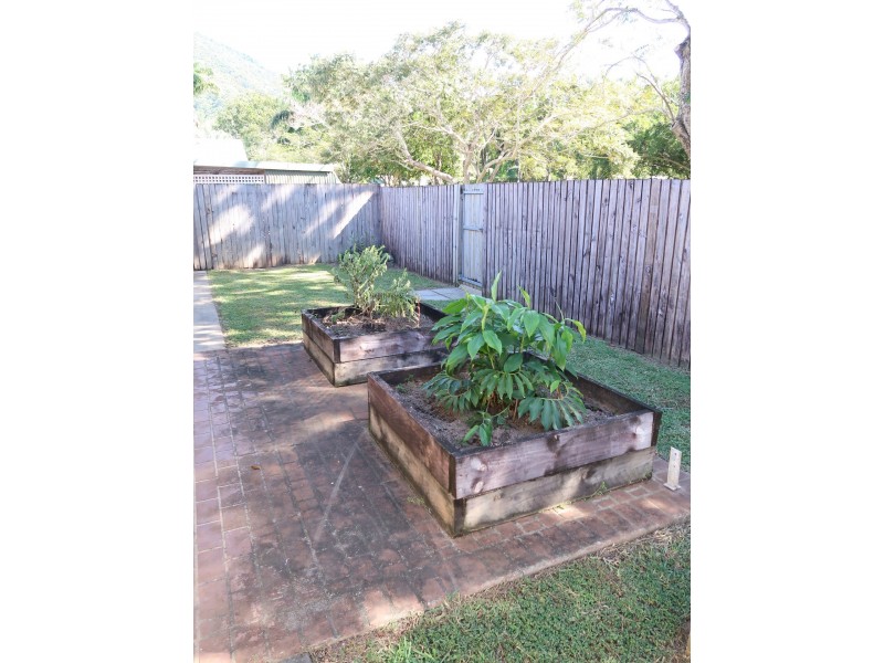 4 Saddle Mountain Road, Smithfield QLD 4878