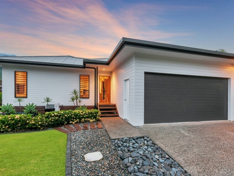 11 Heysen Close, Redlynch QLD 4870