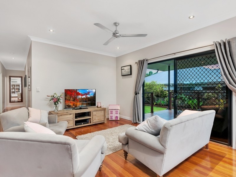 11 Heysen Close, Redlynch QLD 4870