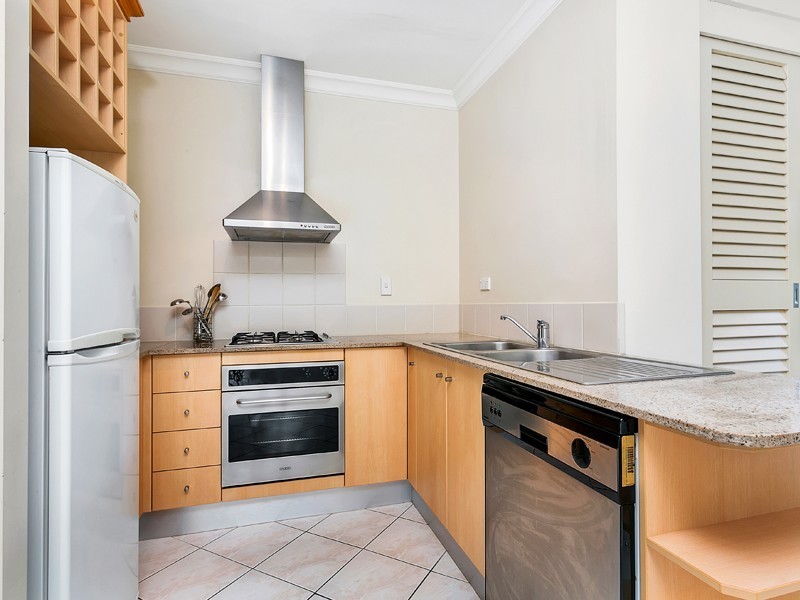 1227/2 Greenslopes Street, Cairns North QLD 4870