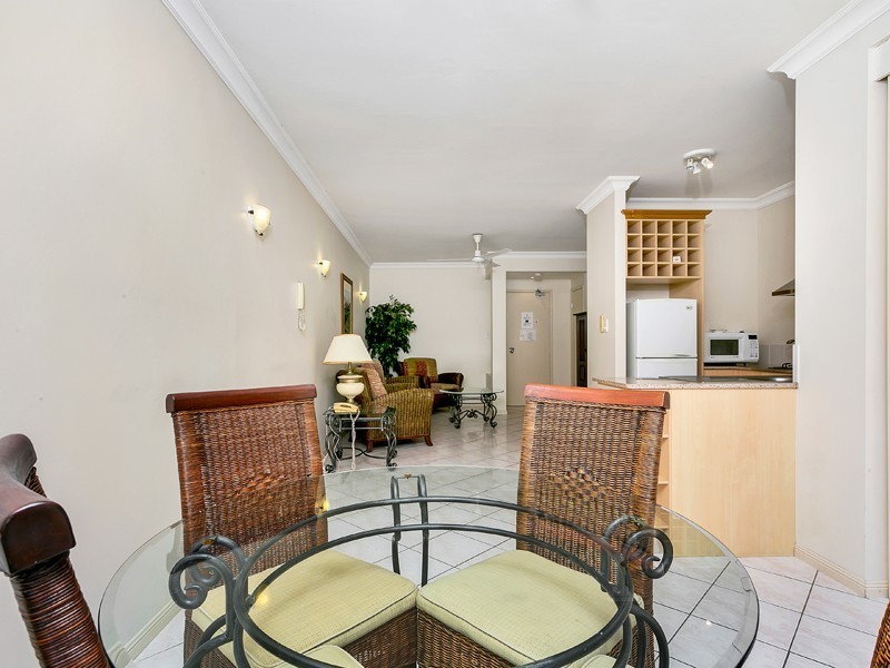 1227/2 Greenslopes Street, Cairns North QLD 4870