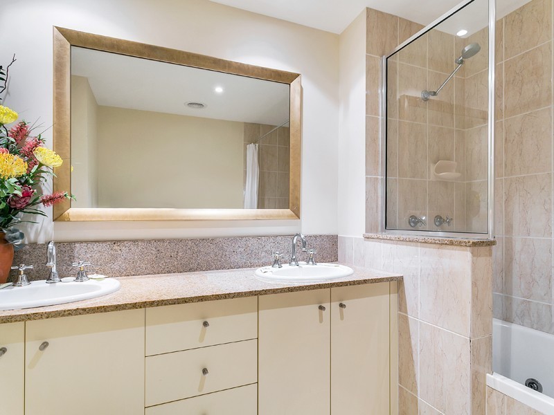 1227/2 Greenslopes Street, Cairns North QLD 4870