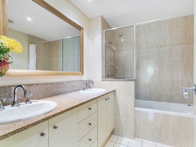 1227/2 Greenslopes Street, Cairns North QLD 4870