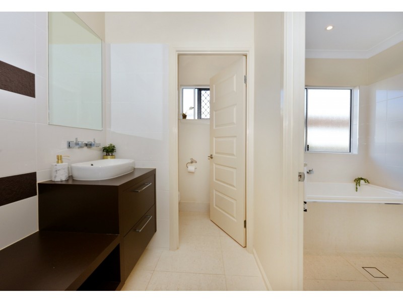 5 Raffles Avenue, Redlynch QLD 4870