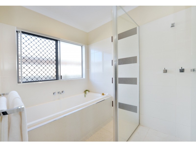 5 Raffles Avenue, Redlynch QLD 4870