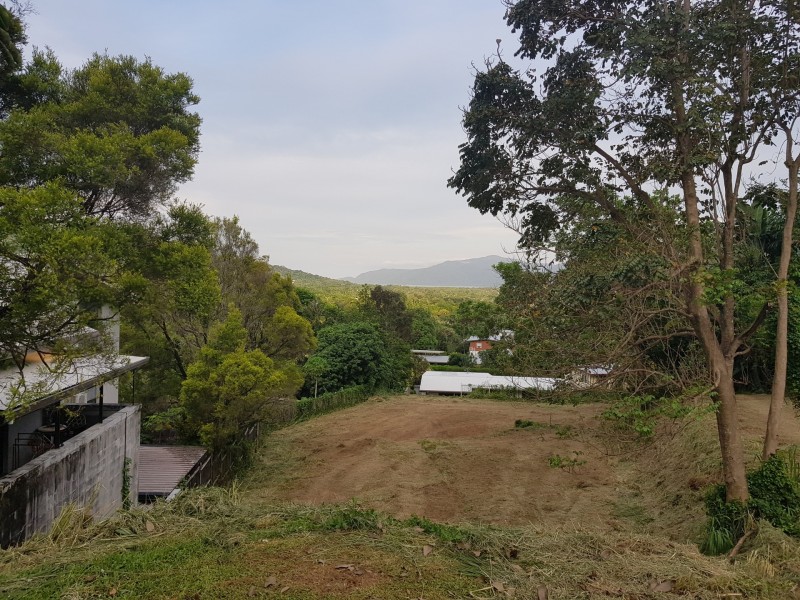 3 Panoramic Place, Whitfield QLD 4870