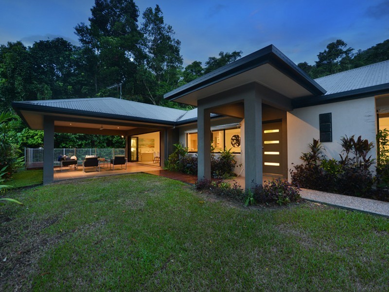 1 Stapleton Close, Redlynch QLD 4870