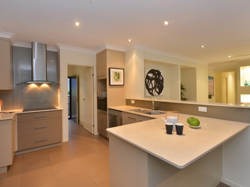 1 Stapleton Close, Redlynch QLD 4870