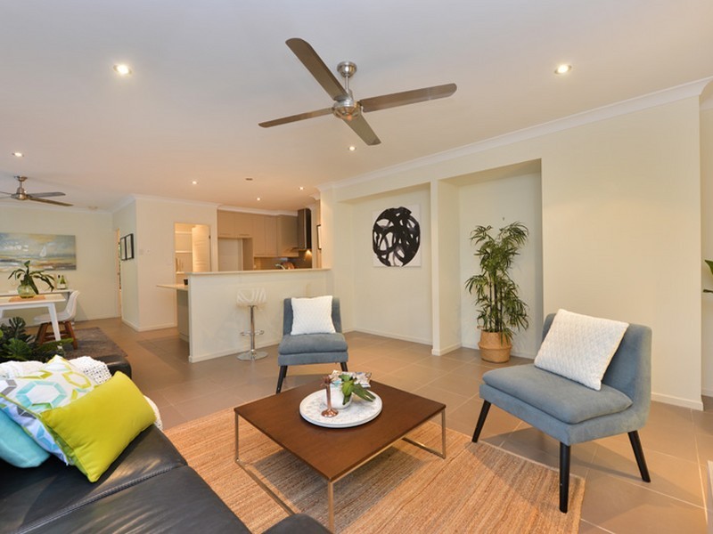 1 Stapleton Close, Redlynch QLD 4870