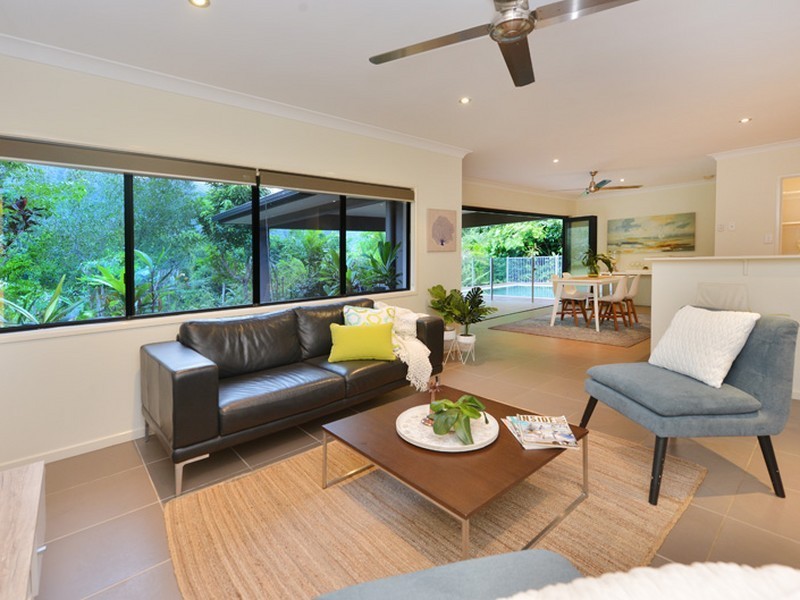 1 Stapleton Close, Redlynch QLD 4870