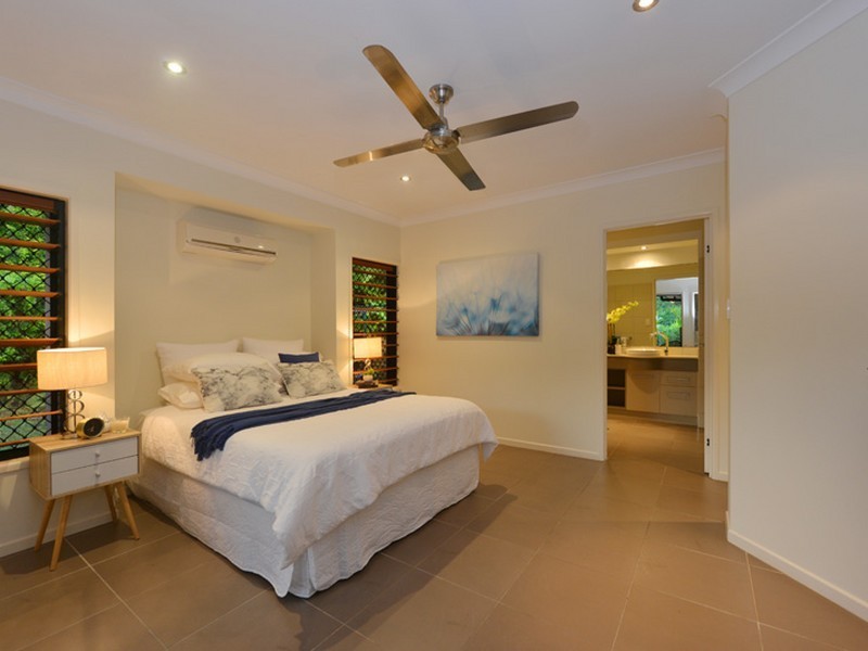 1 Stapleton Close, Redlynch QLD 4870