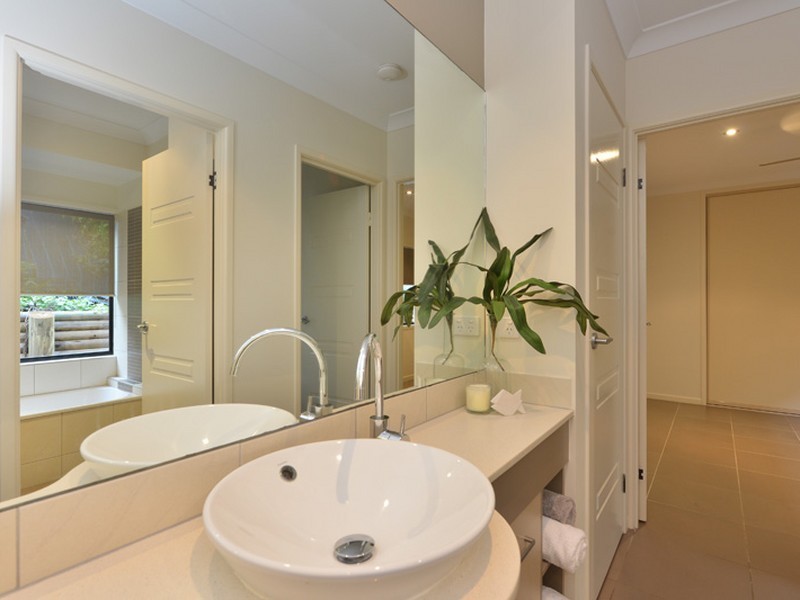 1 Stapleton Close, Redlynch QLD 4870