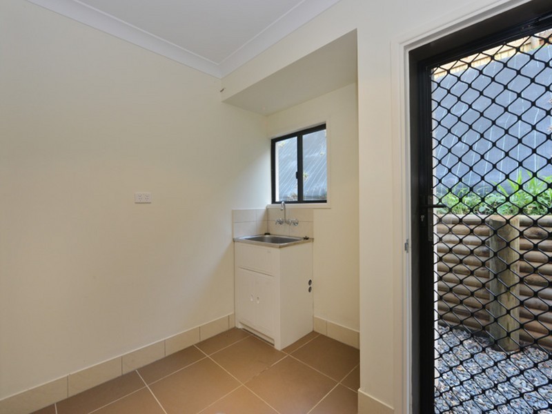 1 Stapleton Close, Redlynch QLD 4870