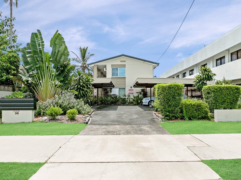 Unit 2/98 Pease Street, Manoora QLD 4870