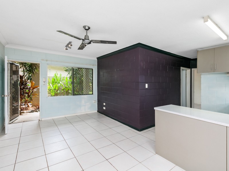 Unit 2/98 Pease Street, Manoora QLD 4870