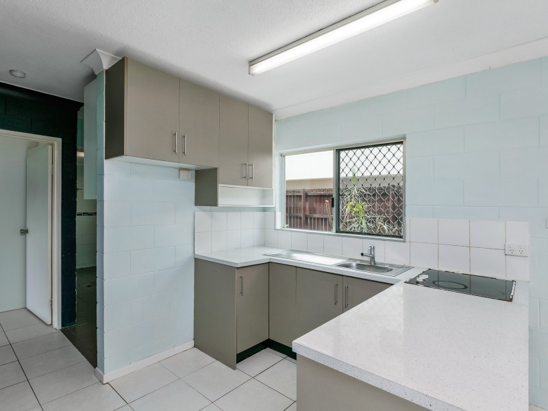 Unit 2/98 Pease Street, Manoora QLD 4870