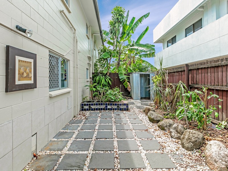 Unit 2/98 Pease Street, Manoora QLD 4870