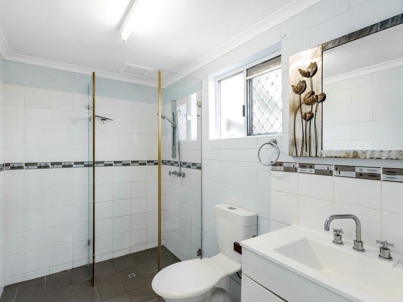 Unit 2/98 Pease Street, Manoora QLD 4870