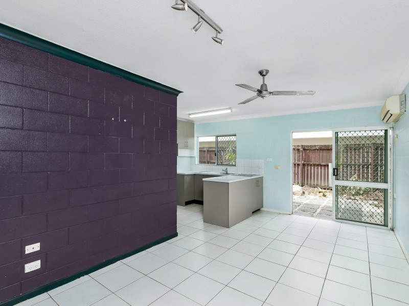 Unit 2/98 Pease Street, Manoora QLD 4870