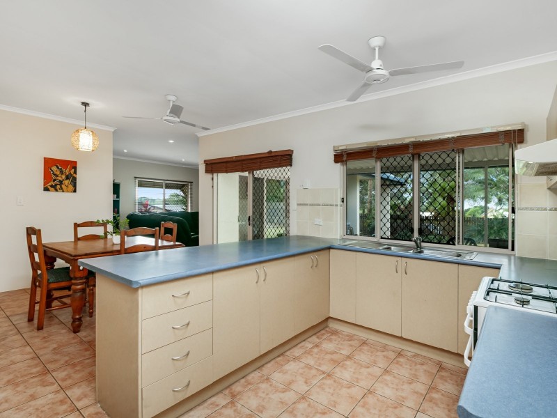 7 Raffia Court, Redlynch QLD 4870