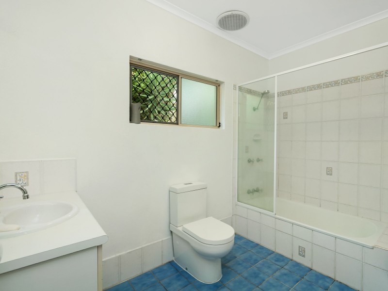 7 Raffia Court, Redlynch QLD 4870