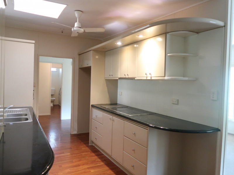 42 Hillview Crescent, Whitfield QLD 4870