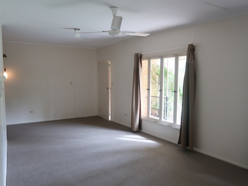42 Hillview Crescent, Whitfield QLD 4870