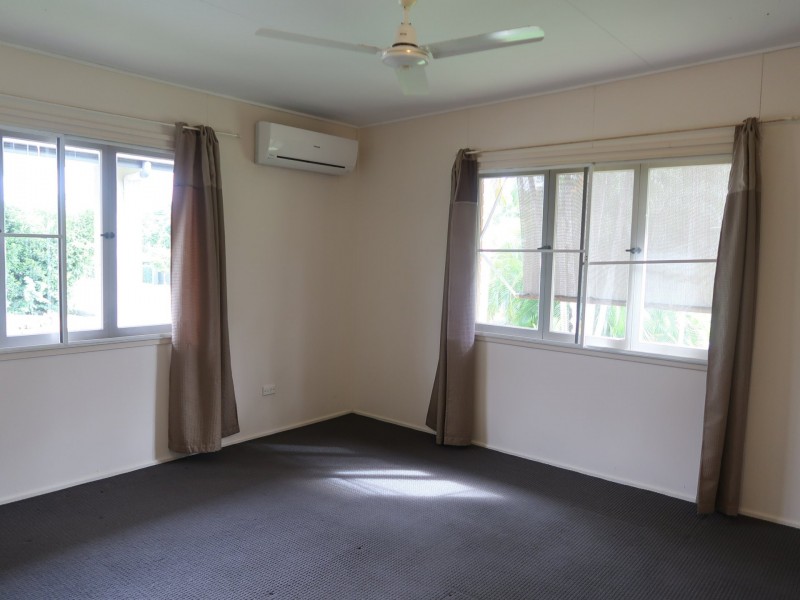 42 Hillview Crescent, Whitfield QLD 4870