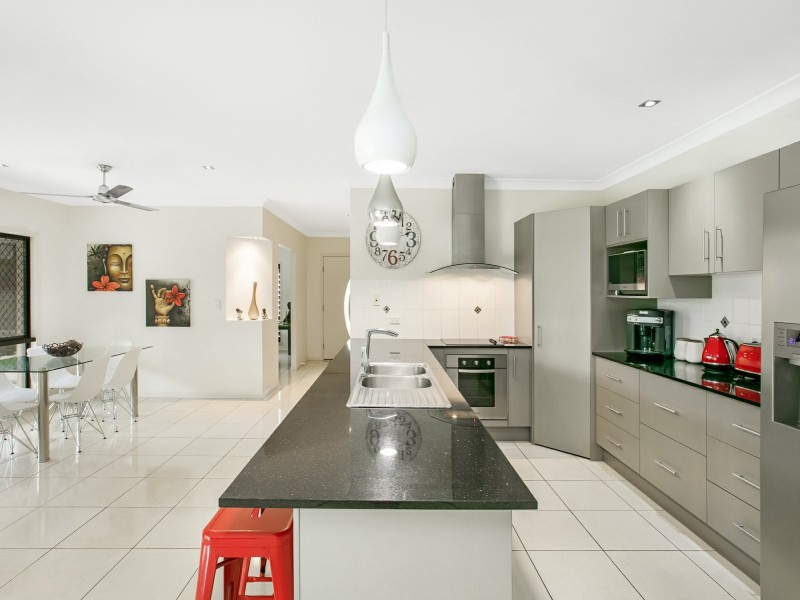 13 Springbrook Avenue, Redlynch QLD 4870