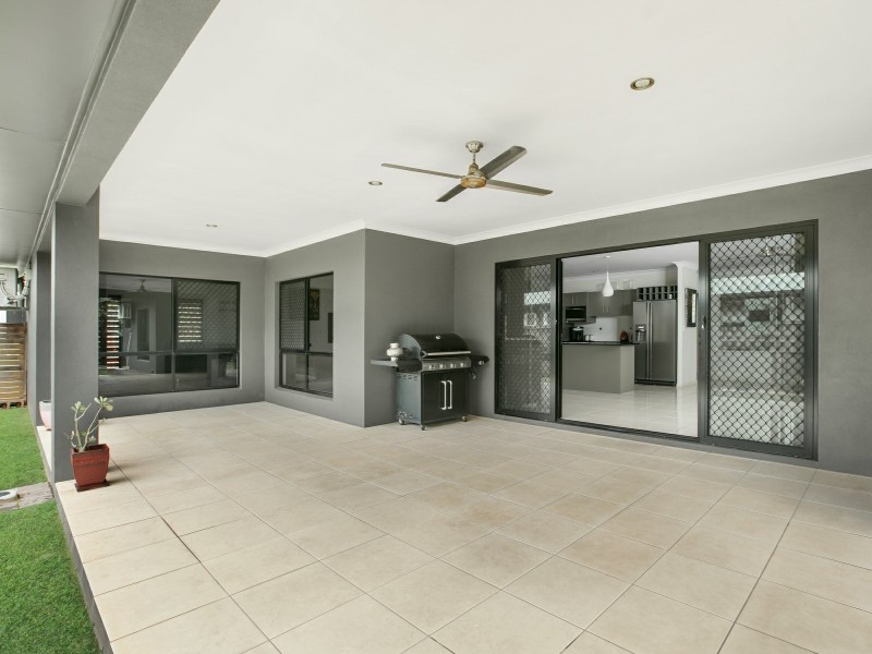 13 Springbrook Avenue, Redlynch QLD 4870